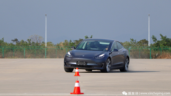 特斯拉model 3性能版极限测试:这台车竟然能漂移!
