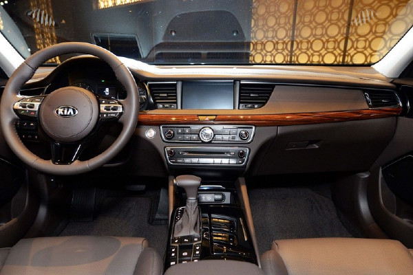 第二代起亚k7韩国亮相17万元起售性价比是撒手锏