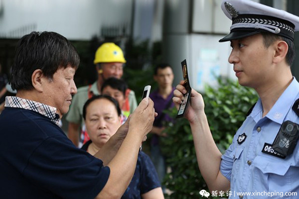 【话题】国内首张未使用儿童安全座椅的罚单开出