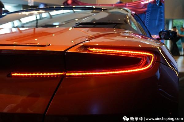 db11的全新尾灯造型,相对阿斯顿马丁的传统是个不小的颠覆.