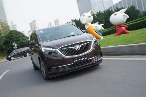 上汽通用别克gl8 28t旗舰型深度大车评