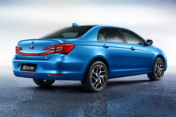 2017款比亚迪秦ev300上市售2359万起