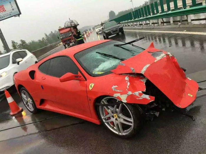 爆胎前一定存在的几个征兆，知道了能保命