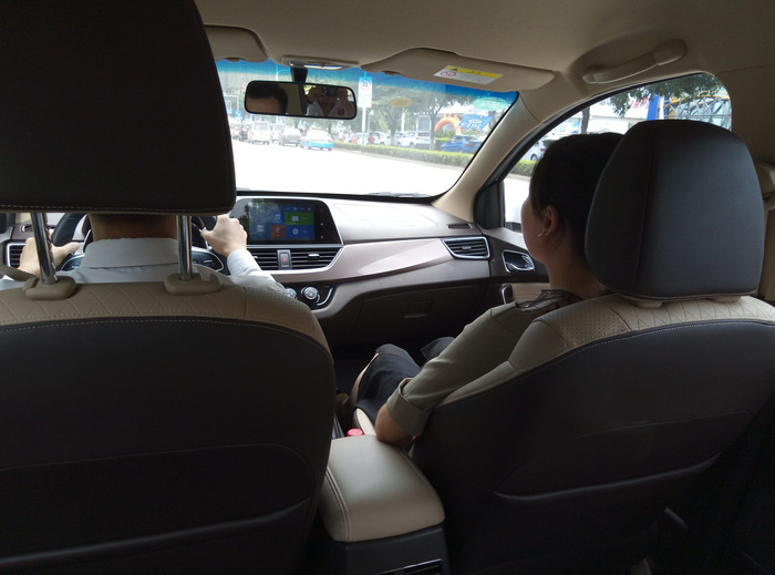 副驾是开cs15的单身美女 30岁,有没有喜欢的?