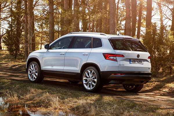 外观造型方面,karoq给到的感觉宛如是柯迪亚克的小