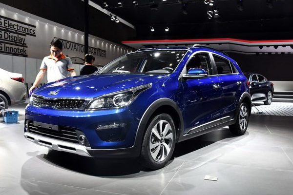 东风悦达起亚kx cross作为起亚的首款跨界小型车,前脸采用了与全新k2