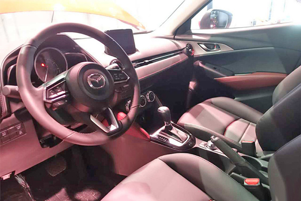 内饰方面,马自达cx-3车型参考了海外版新款马自达2的部分内饰设计和