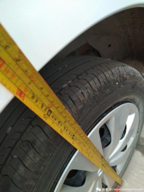 致炫后边轮胎车身左右差2cm 对行车安全有影响吗
