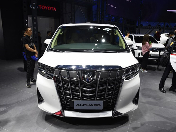 双喷射v6发动机 8at,售82.90-88.40万,新款埃尔法上市