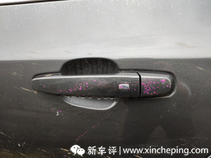 车身上被小孩涂了指甲油，在不伤车漆的情况下怎么去除？