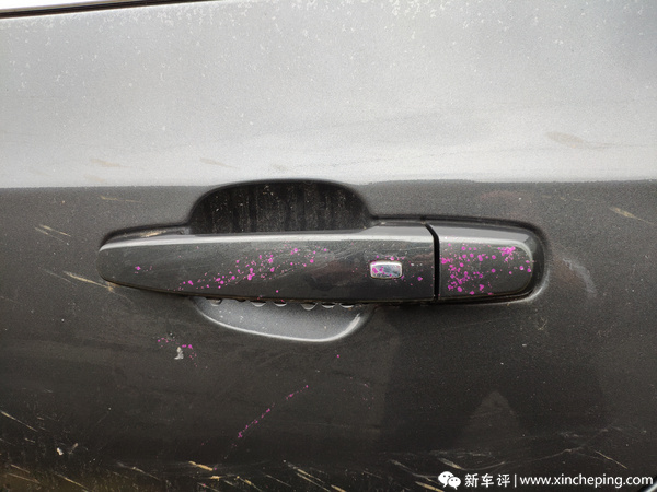 车身上被小孩涂了指甲油，在不伤车漆的情况下怎么去除？