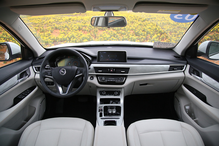 汉腾X5 EV首试:有副好架子,底盘也不错 汉腾X5 EV首试:有副好架子,底盘也不错