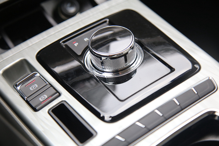 汉腾X5 EV首试:有副好架子,底盘也不错 汉腾X5 EV首试:有副好架子,底盘也不错