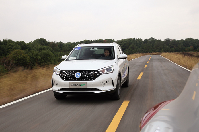 汉腾X5 EV首试:有副好架子,底盘也不错 汉腾X5 EV首试:有副好架子,底盘也不错