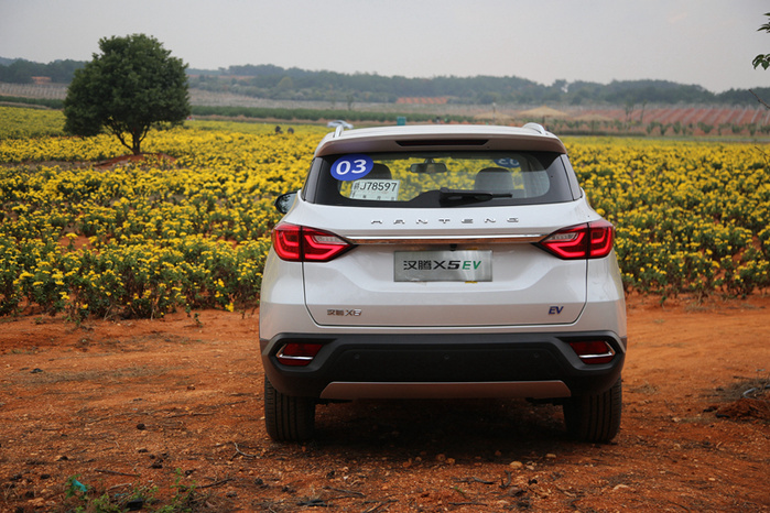 汉腾X5 EV首试:有副好架子,底盘也不错 汉腾X5 EV首试:有副好架子,底盘也不错