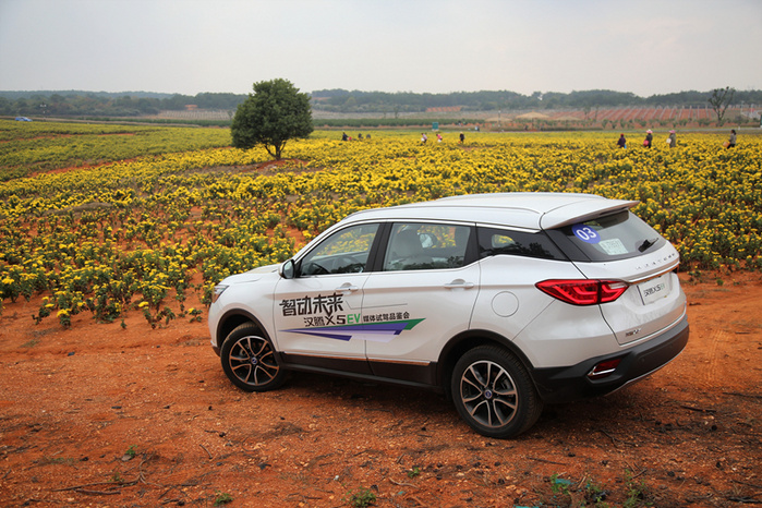 汉腾X5 EV首试:有副好架子,底盘也不错 汉腾X5 EV首试:有副好架子,底盘也不错