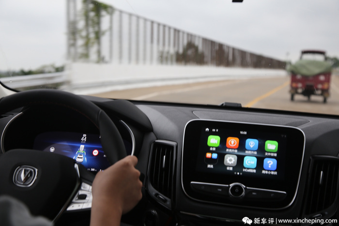 长安新CS55体验:13万实现你“半个特斯拉”梦 长安新CS55体验:13万实现你“半个特斯拉”梦