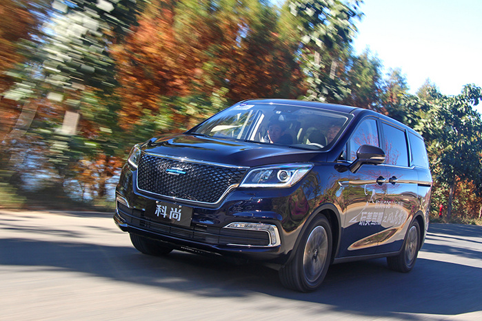 欧尚cosmos首试:十几万元价格给你双电滑门mpv