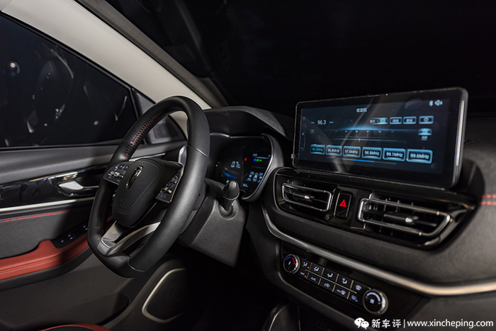 这些设计元素年轻人Get得到吗?奔腾T33外观实拍 这些设计元素年轻人Get得到吗?奔腾T33外观实拍