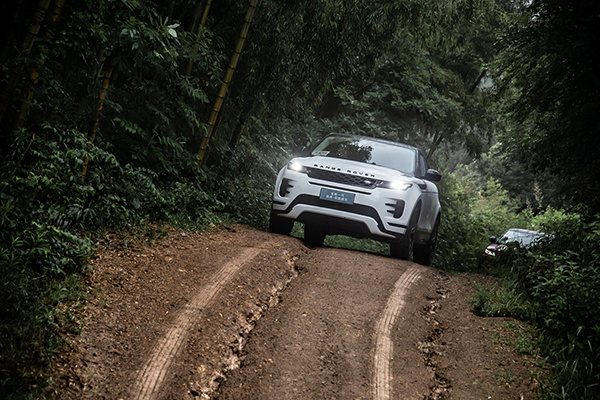 路虎全新一代揽胜极光正式上市:售35.58-41.78万 路虎全新一代揽胜极光正式上市:售35.58-41.78万