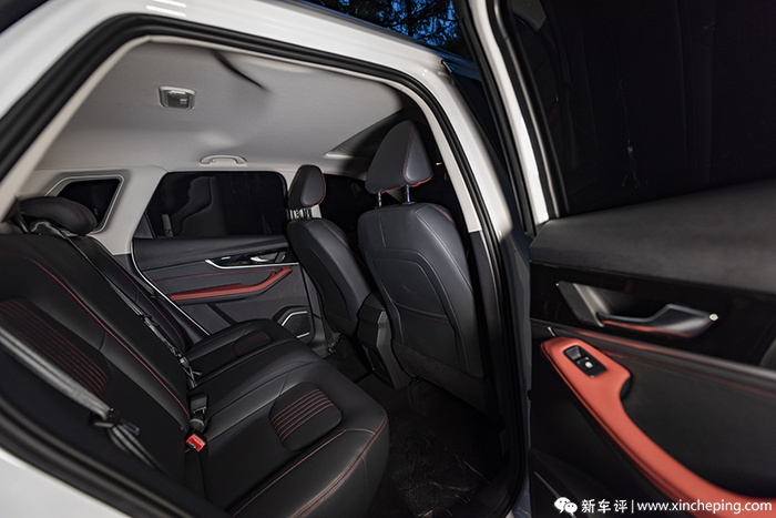 这些设计元素年轻人Get得到吗?奔腾T33外观实拍 这些设计元素年轻人Get得到吗?奔腾T33外观实拍