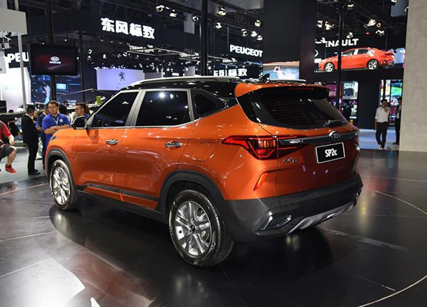 起亚SP2c正式定名“傲跑”,内饰官图发布 起亚SP2c正式定名“傲跑”,内饰官图发布