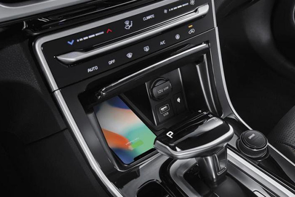 起亚SP2c正式定名“傲跑”,内饰官图发布 起亚SP2c正式定名“傲跑”,内饰官图发布