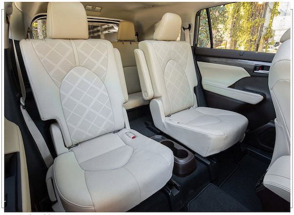 丰田海外全新汉兰达官图:V6\2.5L混动系统+两种座椅布局 丰田海外全新汉兰达官图:V6\2.5L混动系统+两种座椅布局