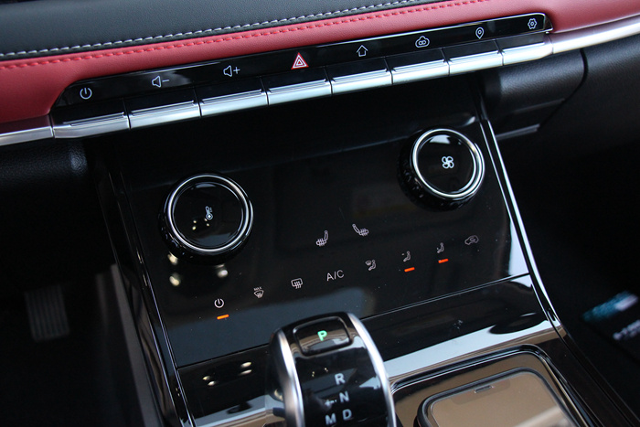 全新一代瑞虎7首试:“7”上年轻,“8”下稳重 全新一代瑞虎7首试:“7”上年轻,“8”下稳重