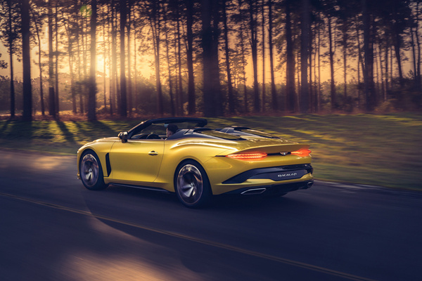 ��ʿ�����ֵ�ʢ������ ����Mulliner Bacalar˫������GT