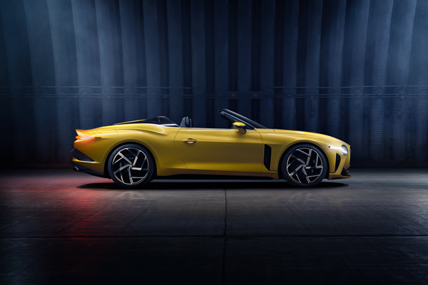 ��ʿ�����ֵ�ʢ������ ����Mulliner Bacalar˫������GT