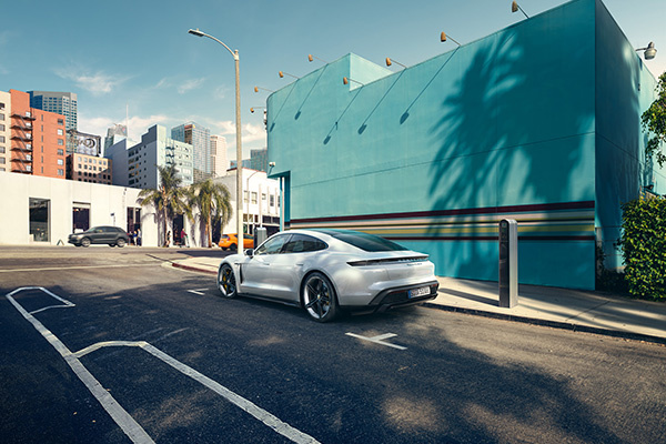 保时捷Taycan正式上市:推3款车型,售114.8-179.8万 保时捷Taycan正式上市:推3款车型,售114.8-179.8万