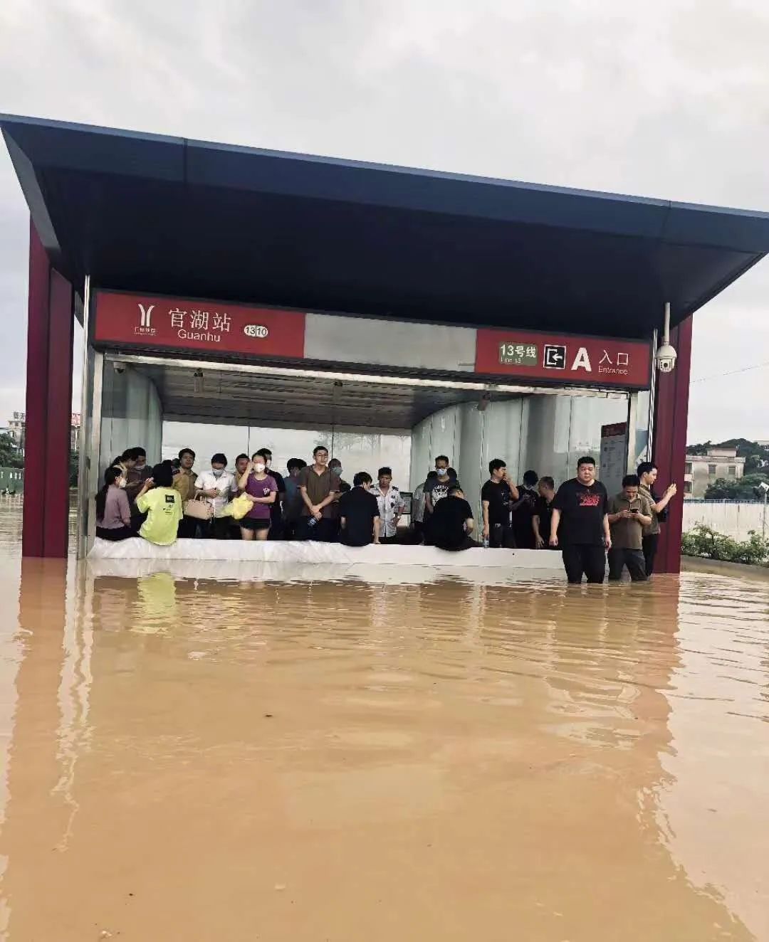 广州特大暴雨图片