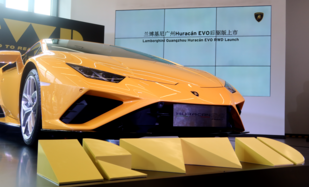 走进兰博基尼的店，发现小牛优惠67万了