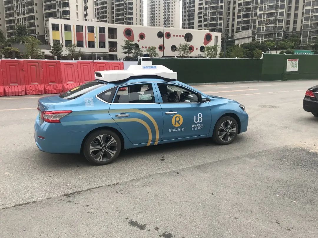 "抱着这个疑问,我来到了文远知行推进自动驾驶出租车项目的黄埔区,叫