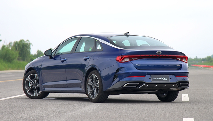 起亚K5首试:重振韩风!“欧巴”的回归反击战 起亚K5首试:重振韩风!“欧巴”的回归反击战