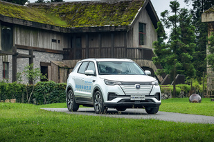 长续航605公里 长安新能源CS55纯电动售15.99-20.09万元