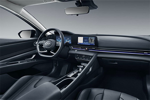 现代发布全新伊兰特内饰，整体质感提升不少