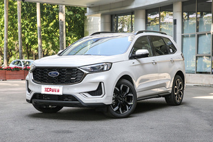 换用21英寸的双联屏 锐界PLUS售22.98-30.98万元