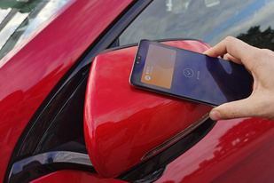 一机在手座驾开走/智能再进化 华为推AI PASS车钥匙