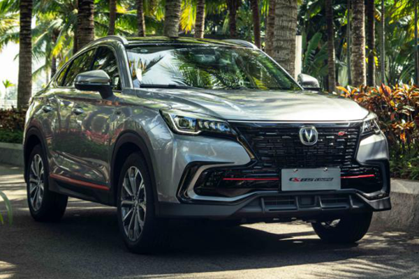 精神小伙换脸 2021款长安CS85 COUPE上市售11.99万起