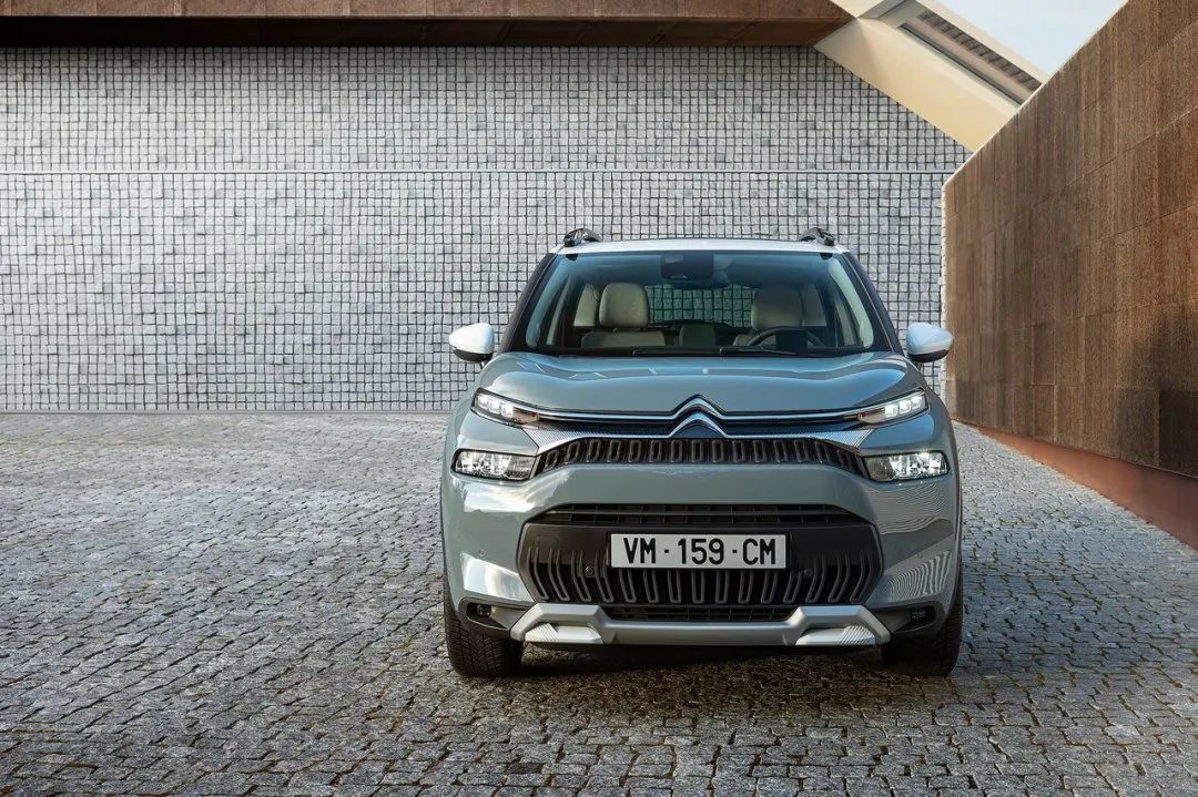 前脸凶又狠 尾部萌又甜 这台小车很有意思