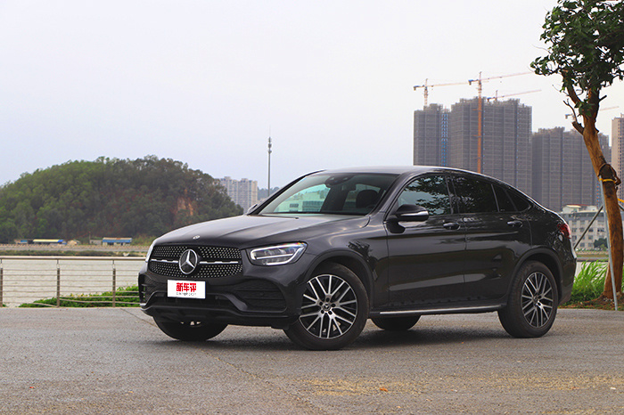 奔驰glccoupe新车首试试完它我去4s店给我老婆订了辆