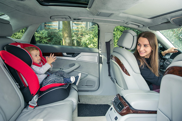 一份有意义的节日献礼/6月1日起实施 儿童安全座椅入法