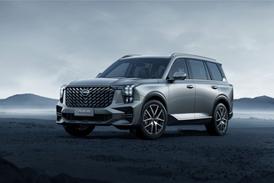 双格栅造型/有燃油和混动版 全新第二代GS8首露真容