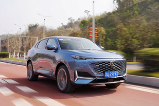 搭载iDD蓝鲸混动 长安UNI系列首款轿车10月发布