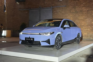 城市NGP功能首秀 小鹏P5路试视频曝光