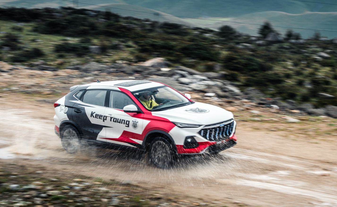 配五套专属主题皮肤 欧尚X5青春版售价9.09万元