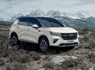 五菱首款银标SUV星辰内饰曝光/或于三季度上市