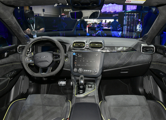 硬刚高尔夫GTI，领克03+Cyan定制版上市售23.68万起